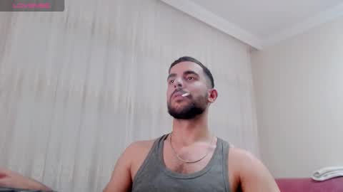 luis online show from December 2, 2025, 9:54 pm