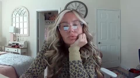 Snapshot of southernbarbii chatting on February 6, 2025, 8:45 pm Your Barbii online show from February 6, 2025, 8:45 pm