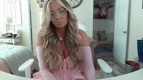 Snapshot of southernbarbii chatting on February 14, 2025, 3:58 pm Your Barbii online show from February 14, 2025, 3:58 pm