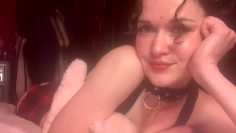 Honey Suckle online show from September 30, 2025, 3:33 am