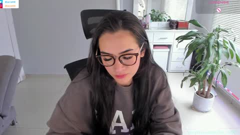 Luisa    online show from December 21, 2024, 8:00 pm