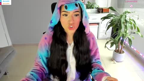 Luisa    online show from January 6, 2025, 9:54 pm