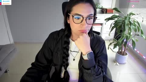Luisa    online show from January 7, 2025, 9:35 pm