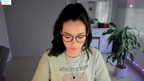 Luisa    online show from January 8, 2025, 10:16 pm