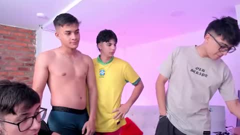 Snapshot of space_boys18 chatting on June 19, 2026, 7:28 pm Gabo Lucas and Justin online show from June 19, 2026, 7:28 pm