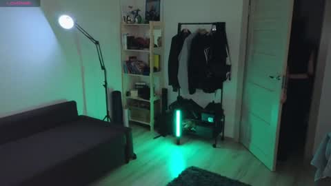 Snapshot of space_x_roxy chatting on January 16, 2025, 6:27 pm Roxy online show from January 16, 2025, 6:27 pm