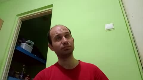 Snapshot of sparei7 chatting on April 4, 2026, 10:18 pm Snaiky online show from April 4, 2026, 10:18 pm