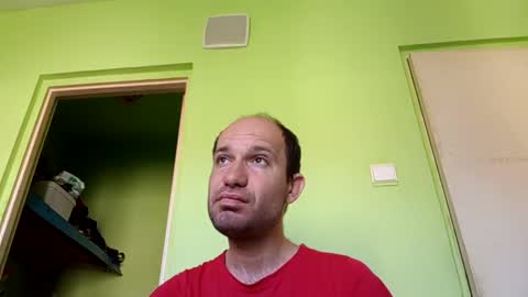 Snapshot of sparei7 chatting on April 6, 2026, 7:53 am Snaiky online show from April 6, 2026, 7:53 am