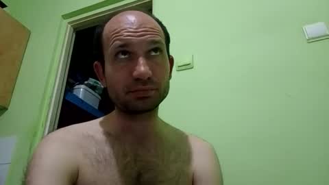 Snapshot of sparei7 chatting on April 6, 2026, 8:32 pm Snaiky online show from April 6, 2026, 8:32 pm