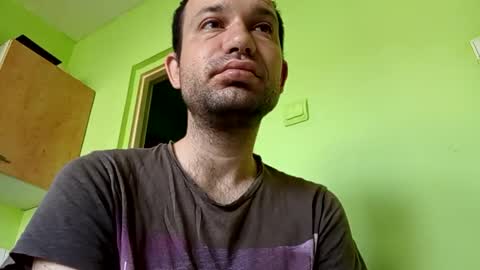 Snapshot of sparei7 chatting on April 7, 2026, 8:37 am Snaiky online show from April 7, 2026, 8:37 am