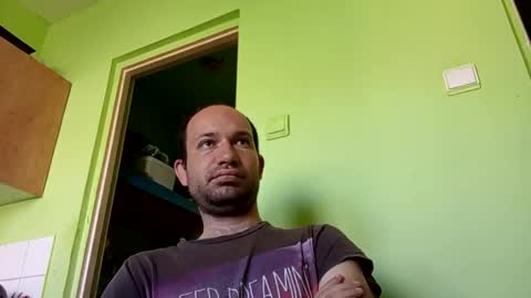 Snapshot of sparei7 chatting on April 8, 2026, 10:04 am Snaiky online show from April 8, 2026, 10:04 am