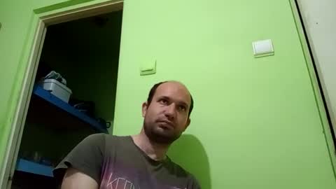 Snapshot of sparei7 chatting on April 8, 2026, 10:21 pm Snaiky online show from April 8, 2026, 10:21 pm