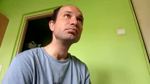 Snapshot of sparei7 chatting on April 13, 2026, 10:21 am Snaiky online show from April 13, 2026, 10:21 am