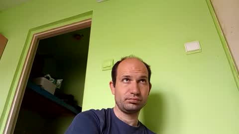 Snapshot of sparei7 chatting on April 14, 2026, 12:11 pm Snaiky online show from April 14, 2026, 12:11 pm