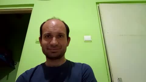 Snapshot of sparei7 chatting on April 15, 2026, 9:15 pm Snaiky online show from April 15, 2026, 9:15 pm