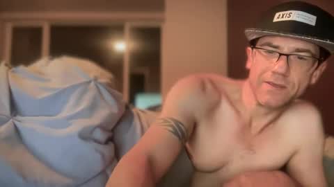 Snapshot of sparker1169 chatting on December 23, 2024, 4:22 am Dad online show from December 23, 2024, 4:22 am