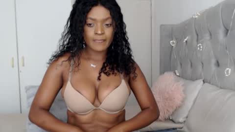 Snapshot of spicyangie chatting on October 23, 2025, 4:45 am Im Angela online show from October 23, 2025, 4:45 am