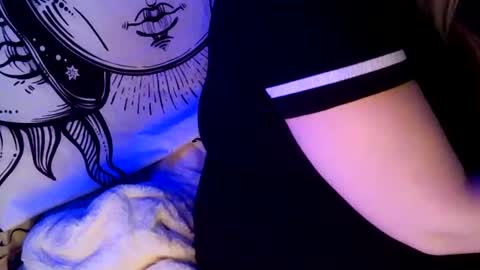 Vanessa Spade online show from November 16, 2025, 1:28 pm