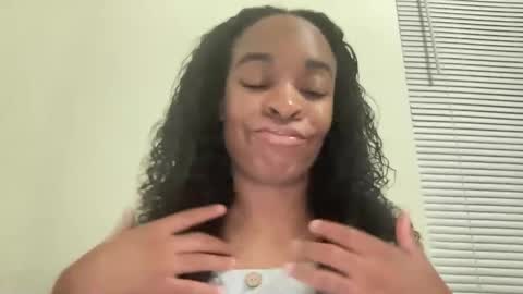 Snapshot of spinprincess_ chatting on January 12, 2025, 3:39 am Spinerina online show from January 12, 2025, 3:39 am