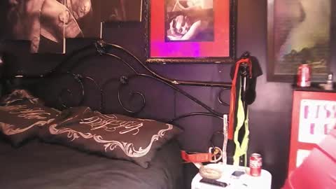 Snapshot of splashh_queen317 chatting on December 17, 2025, 8:20 am Daddy His Splash Queen online show from December 17, 2025, 8:20 am