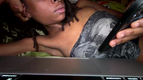 azuraxskinnypapi online show from May 12, 2026, 6:43 am