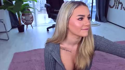 Anna online show from October 4, 2025, 10:13 am