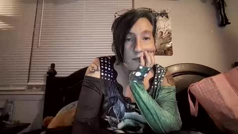 Snapshot of spookyqueen69 chatting on November 3, 2025, 2:02 am Kova online show from November 3, 2025, 2:02 am