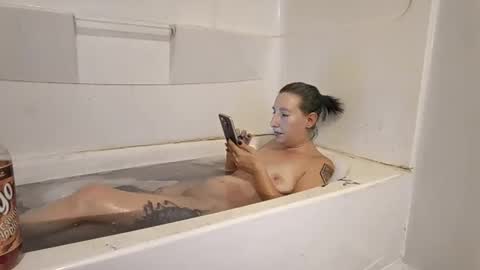 Snapshot of spookyqueen69 chatting on November 18, 2025, 11:15 pm Kova online show from November 18, 2025, 11:15 pm