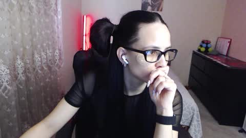 Tips are the best compliment to a woman online show from February 19, 2026, 8:10 am