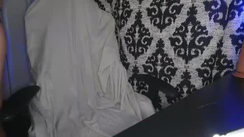 SpunRawCumslut77003 online show from January 15, 2025, 5:37 pm