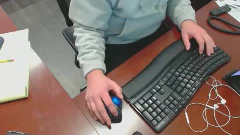 Snapshot of squirrelly82 chatting on January 7, 2025, 9:35 pm make me cum c2c talk to me online show from January 7, 2025, 9:35 pm