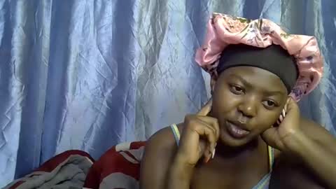 Snapshot of squirt_quueen chatting on February 15, 2026, 12:40 am squirt_quueen online show from February 15, 2026, 12:40 am