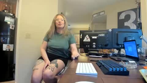 Snapshot of squirt_vip_room chatting on January 16, 2026, 12:14 am Roxy Day Mossimo Knight online show from January 16, 2026, 12:14 am