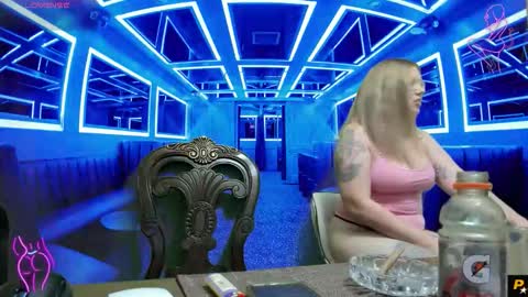 Snapshot of squirt_vip_room chatting on February 15, 2026, 4:09 am Roxy Day Mossimo Knight online show from February 15, 2026, 4:09 am