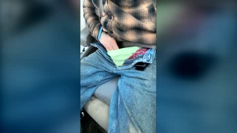 Snapshot of sqzxriehlqqw chatting on February 6, 2026, 10:24 pm Luv2Cum4u online show from February 6, 2026, 10:24 pm