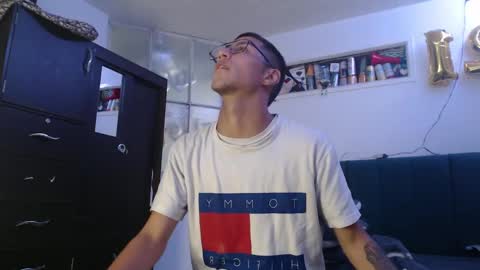 Snapshot of sr_porn01 chatting on February 28, 2025, 6:41 pm sr_porn01 online show from February 28, 2025, 6:41 pm