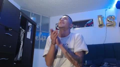 Snapshot of sr_porn01 chatting on October 30, 2025, 11:33 am sr_porn01 online show from October 30, 2025, 11:33 am