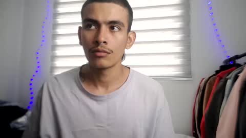 Snapshot of srcejotas chatting on October 14, 2025, 6:42 pm sorry mom online show from October 14, 2025, 6:42 pm