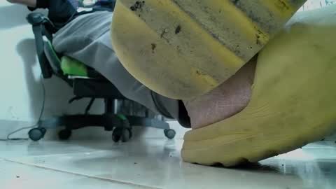 Snapshot of srfindomfeet chatting on January 15, 2025, 1:34 am srfindomfeet online show from January 15, 2025, 1:34 am