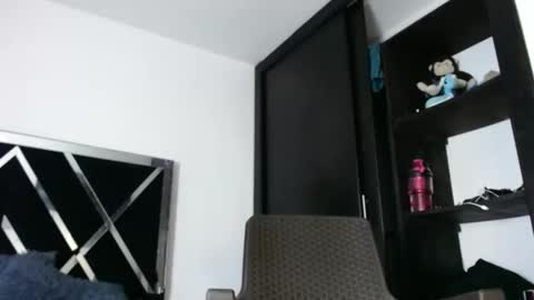 Snapshot of srta_fox chatting on February 11, 2026, 1:05 pm Srta. Fox online show from February 11, 2026, 1:05 pm