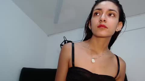 Snapshot of srta_luciana chatting on October 20, 2025, 12:27 pm . . online show from October 20, 2025, 12:27 pm