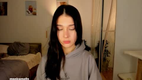 Snapshot of ssash1mii chatting on November 19, 2025, 9:37 pm Hey guys i miss you so much online show from November 19, 2025, 9:37 pm