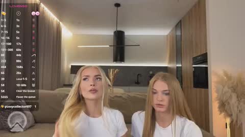 Snapshot of ssscarlett chatting on October 19, 2025, 8:09 pm Scarlett online show from October 19, 2025, 8:09 pm