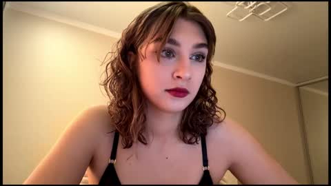 Snapshot of stacicurren chatting on February 10, 2026, 11:25 am Elli online show from February 10, 2026, 11:25 am