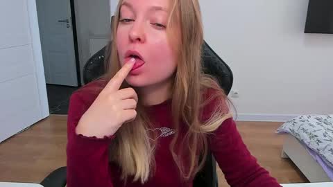 Snapshot of stacy_miraclee chatting on May 28, 2026, 10:34 am Stacy online show from May 28, 2026, 10:34 am