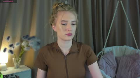 Snapshot of stacy_riiver chatting on April 24, 2026, 9:34 am Stacy Mon Tue Wed Thu Fri Sun GMT GMT 3 1000am - 0400pm online show from April 24, 2026, 9:34 am