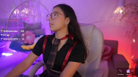 stacycooper_ online show from May 13, 2026, 7:11 pm