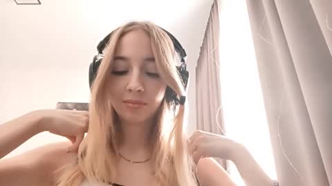 Mila online show from February 13, 2026, 6:09 am