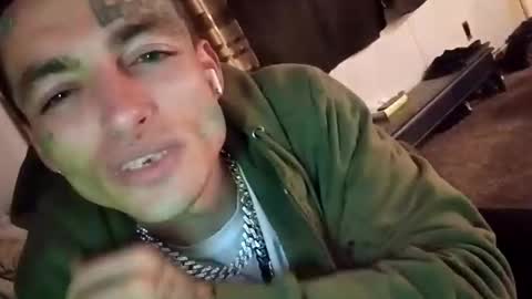 Straightupdownbad online show from April 3, 2026, 4:32 am