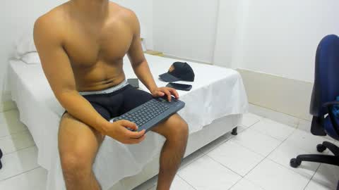 Snapshot of stand_boy01 chatting on November 16, 2025, 12:38 am stand_boy01 online show from November 16, 2025, 12:38 am